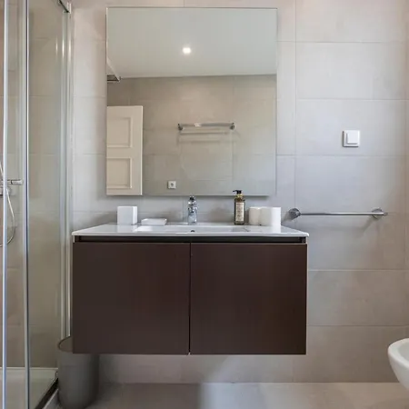 Magnificent 4bdr In By Lovelystay *