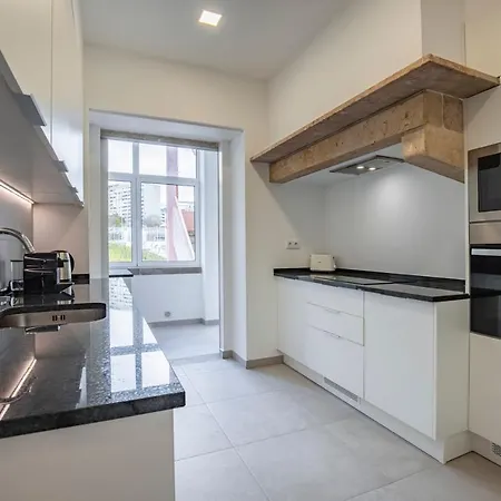 Magnificent 4bdr In By Lovelystay Lisbon