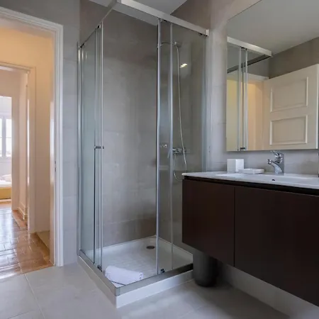 Magnificent 4bdr In By Lovelystay Лісабон