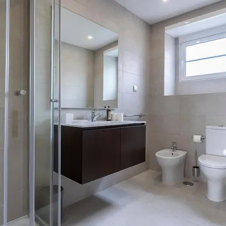 Magnificent 4bdr In By Lovelystay *