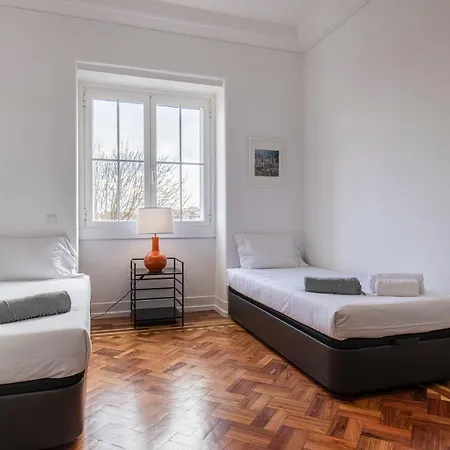 Magnificent 4bdr In By Lovelystay Апартаменти